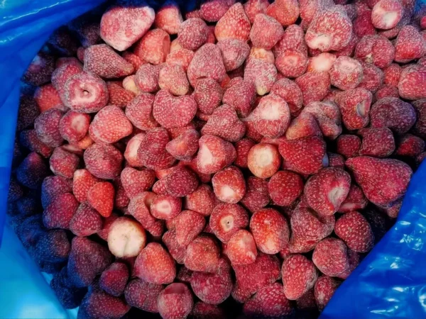 China Factory Wholesale Naturally Sweet Ripe Whole Clean Juicy IQF Frozen Strawberry