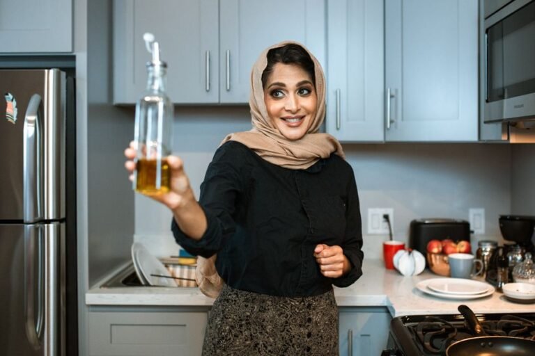 cooking oil bottle — professional stock image