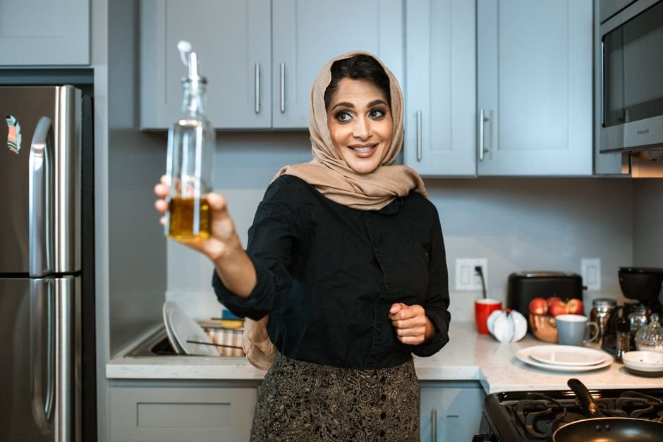 cooking oil bottle — professional stock image