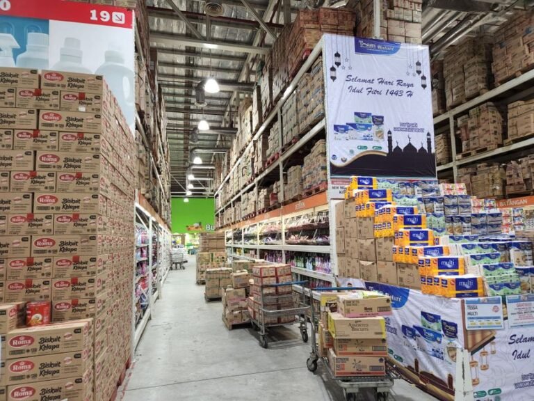 grocery wholesale warehouse — professional stock image