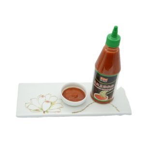 Hot Sriracha Chili Sauce in Squeeze