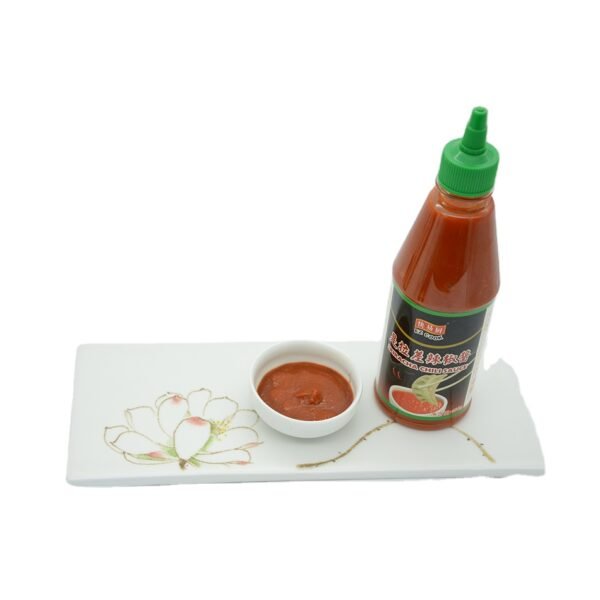 Hot Sriracha Chili Sauce in Squeeze Hot Sriracha Chili Sauce in Squeeze